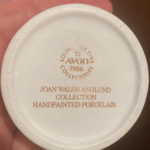 1986 Vintage Joan Walsh Anglund Hand painted Porcelain figurine - Picture 2 of 2